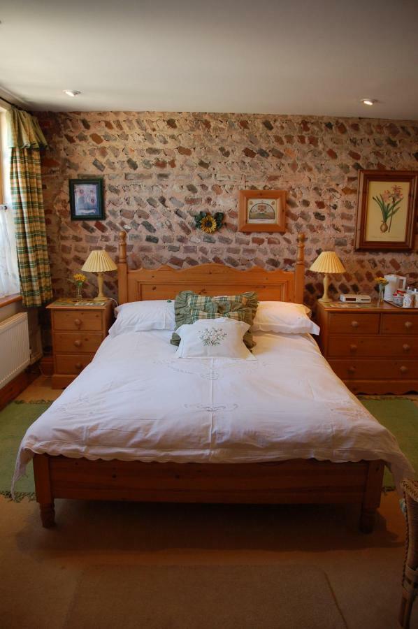 Clayton Wickham Farmhouse Hurstpierpoint Exterior photo