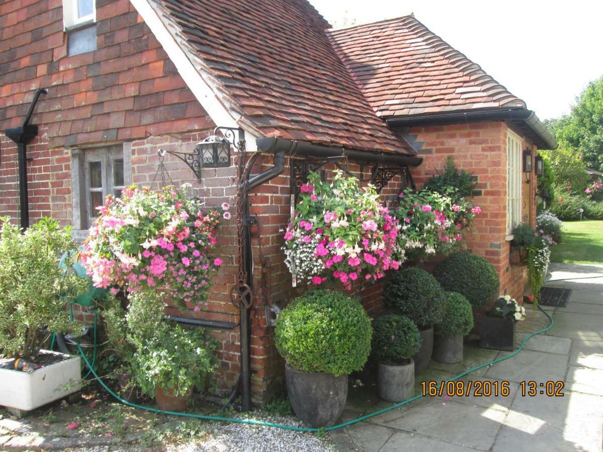 Clayton Wickham Farmhouse Hurstpierpoint Exterior photo