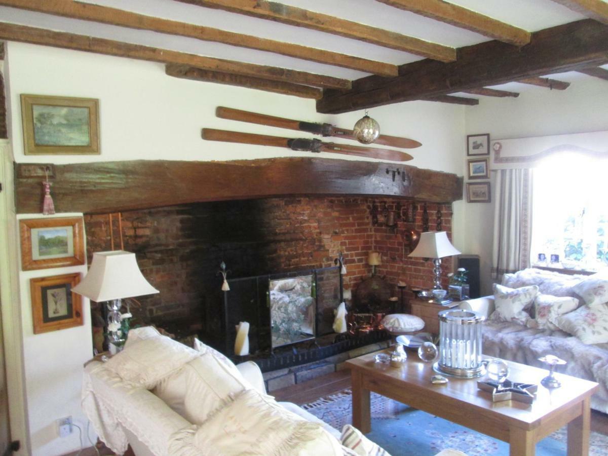 Clayton Wickham Farmhouse Hurstpierpoint Exterior photo